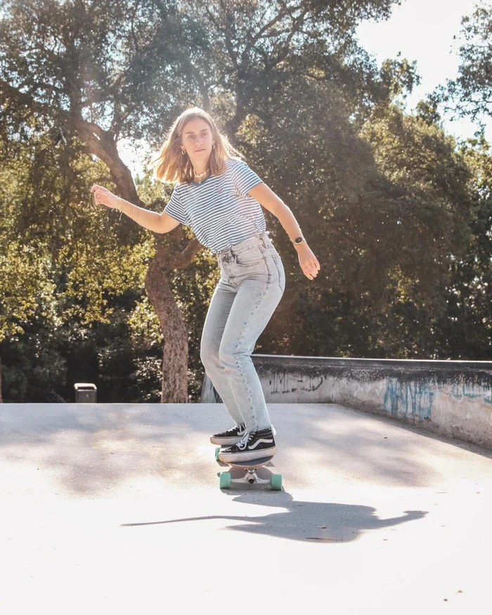 Flying Wheels Carving Skateboard 32 Snakull