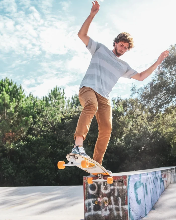 Flying Wheels Carving Skateboard 35 Tropical