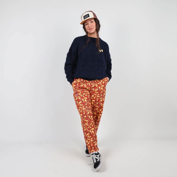 Oxbow Crew neck acrylic sweater. Q2PULLY