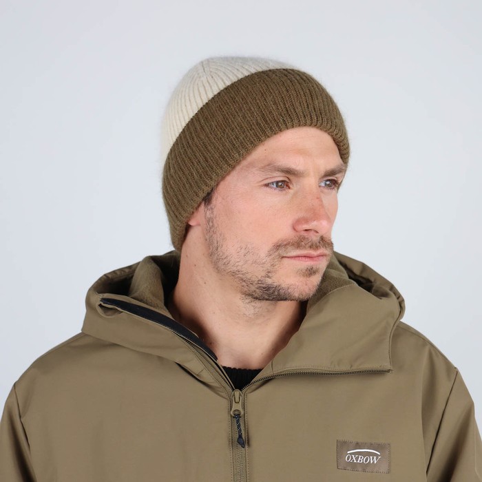 Oxbow Medium two-tone beanie. Q2ALINE
