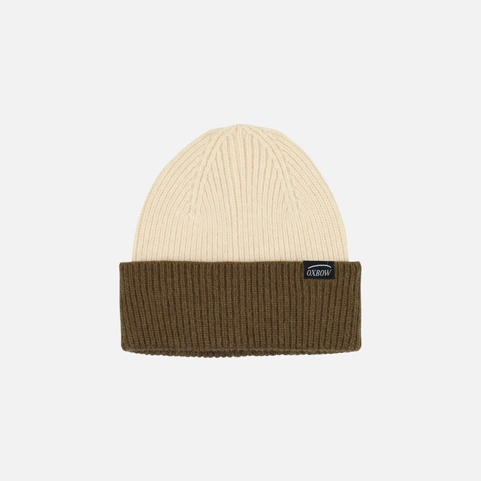 Oxbow Medium two-tone beanie. Q2ALINE
