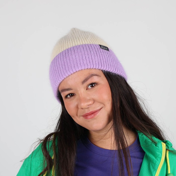 Oxbow Medium two-tone beanie. Q2ALINE