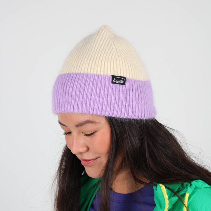 Oxbow Medium two-tone beanie. Q2ALINE