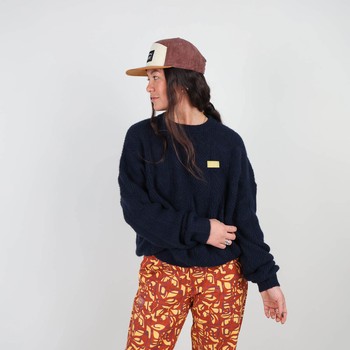 Oxbow Crew neck acrylic sweater. Q2PULLY