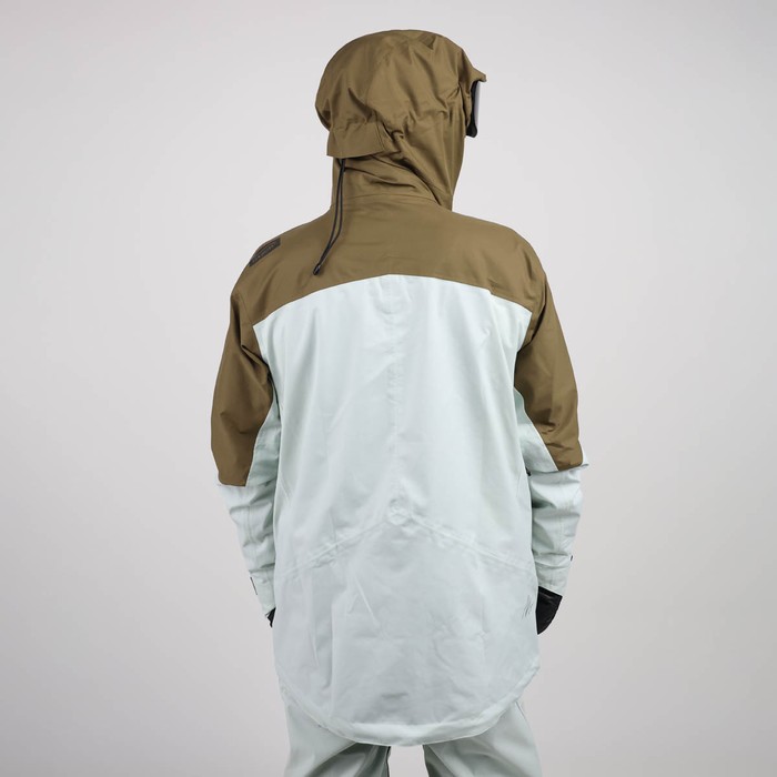 Oxbow Mat Crépel's signature series, the ESPADE technical jacket has recycled material made in France as well as an ultra-breathable and waterproof Sympatex® membrane, to face the most extreme conditions with complete peace of mind. By using recycled polyester NewlifeTM yarn, Sympatex® membrane and a light colorway fabric, we reduced the water consumption by 65% compared to a standard garment production. STAY ALIVE, SAVE WATER ! Q2ESPADE