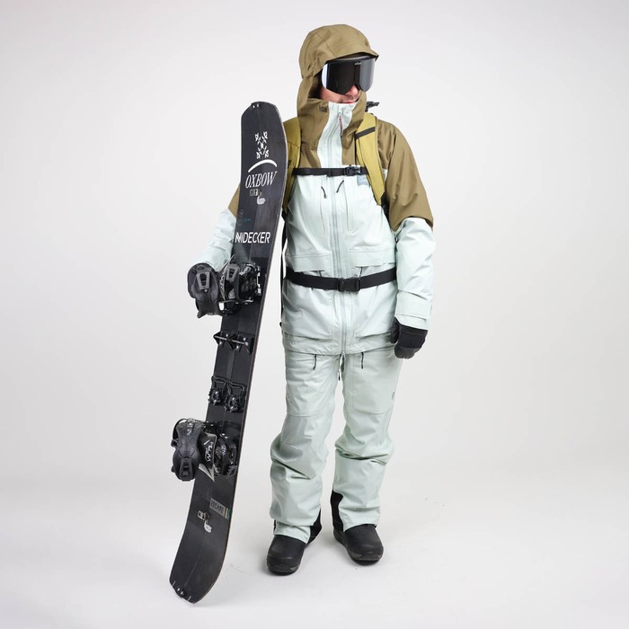 Oxbow Mat Crépel's signature series, the ESPADE technical jacket has recycled material made in France as well as an ultra-breathable and waterproof Sympatex® membrane, to face the most extreme conditions with complete peace of mind. By using recycled polyester NewlifeTM yarn, Sympatex® membrane and a light colorway fabric, we reduced the water consumption by 65% compared to a standard garment production. STAY ALIVE, SAVE WATER ! Q2ESPADE