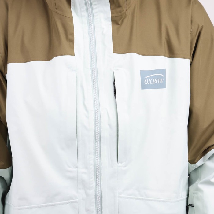 Oxbow Mat Crépel's signature series, the ESPADE technical jacket has recycled material made in France as well as an ultra-breathable and waterproof Sympatex® membrane, to face the most extreme conditions with complete peace of mind. By using recycled polyester NewlifeTM yarn, Sympatex® membrane and a light colorway fabric, we reduced the water consumption by 65% compared to a standard garment production. STAY ALIVE, SAVE WATER ! Q2ESPADE