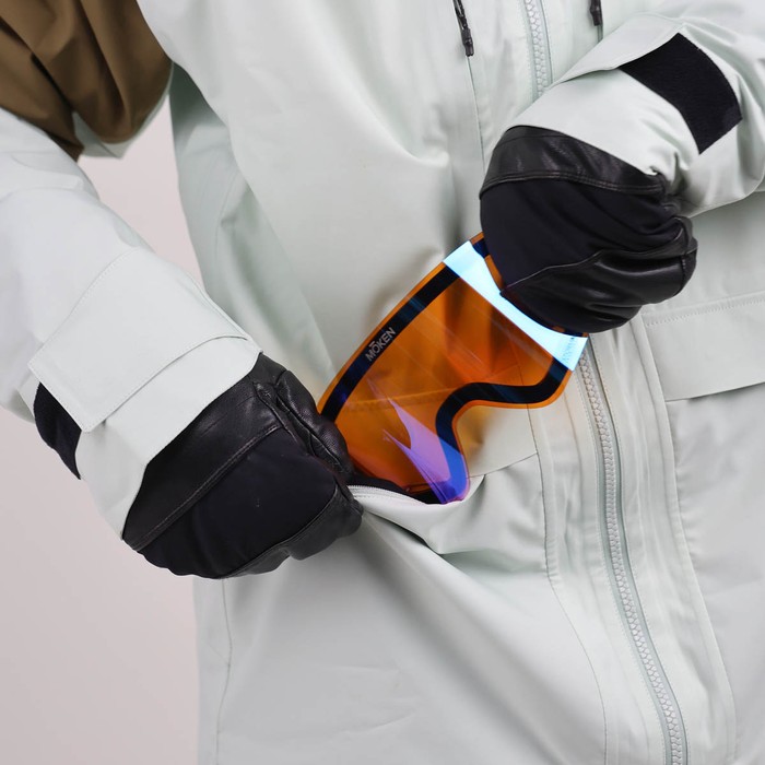 Oxbow Mat Crépel's signature series, the ESPADE technical jacket has recycled material made in France as well as an ultra-breathable and waterproof Sympatex® membrane, to face the most extreme conditions with complete peace of mind. By using recycled polyester NewlifeTM yarn, Sympatex® membrane and a light colorway fabric, we reduced the water consumption by 65% compared to a standard garment production. STAY ALIVE, SAVE WATER ! Q2ESPADE