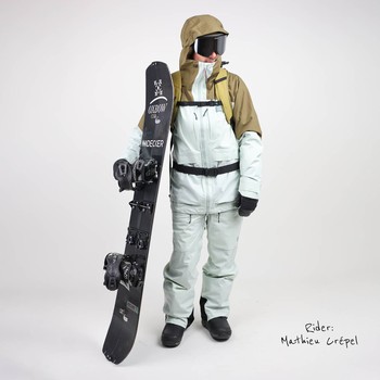 Oxbow Mat Crépel's signature series, the COUME technical bib pant has recycled material made in France as well as an ultra-breathable and waterproof Sympatex® membrane, to face the most extreme conditions with complete peace of mind. By using recycled polyester NewlifeTM yarn, Sympatex® membrane and a light colorway fabric, we reduced the water consumption by 65% compared to a standard garment production. STAY ALIVE, SAVE WATER ! Q2COUME