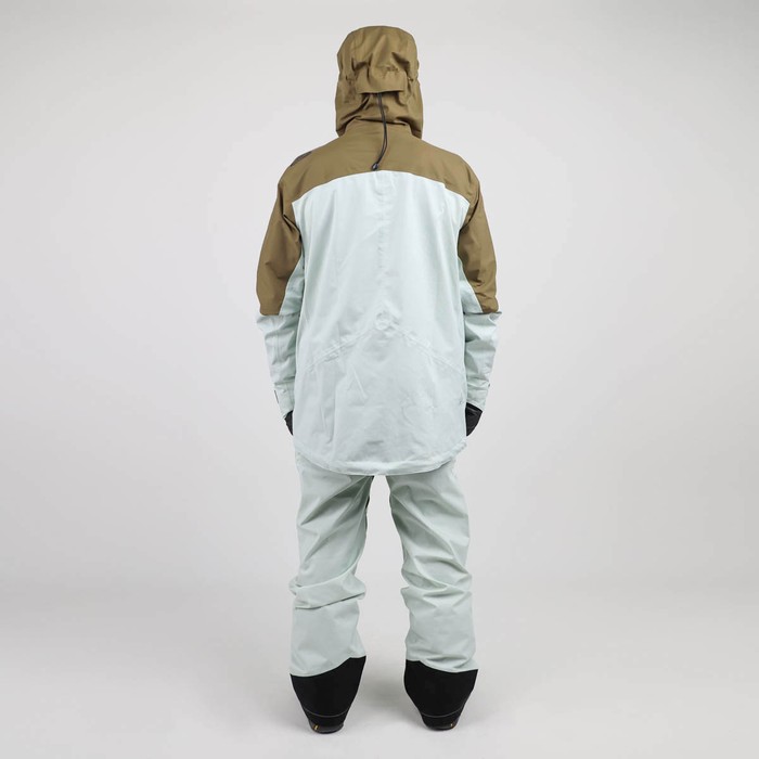 Oxbow Mat Crépel's signature series, the COUME technical bib pant has recycled material made in France as well as an ultra-breathable and waterproof Sympatex® membrane, to face the most extreme conditions with complete peace of mind. By using recycled polyester NewlifeTM yarn, Sympatex® membrane and a light colorway fabric, we reduced the water consumption by 65% compared to a standard garment production. STAY ALIVE, SAVE WATER ! Q2COUME