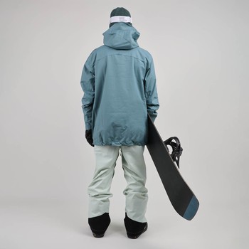 Oxbow Developed with our ambassadors, the SOULOR jacket meet the expectations of mountain lovers, on skis, a snowboard, with skins or an ice axe!! Recycled materials and European manufacturing for eco-responsibility, waterproof-breathable Sympatex® membrane, taped seams and durable water-repellent treatment for functionality. Everything is there ! Q2SOULOR