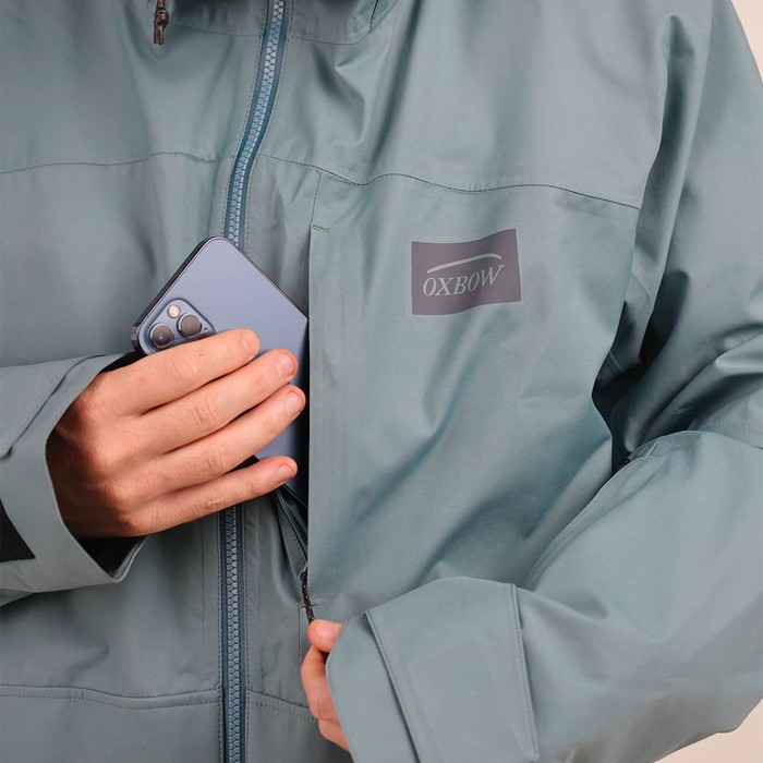 Oxbow Developed with our ambassadors, the SOULOR jacket meet the expectations of mountain lovers, on skis, a snowboard, with skins or an ice axe!! Recycled materials and European manufacturing for eco-responsibility, waterproof-breathable Sympatex® membrane, taped seams and durable water-repellent treatment for functionality. Everything is there ! Q2SOULOR