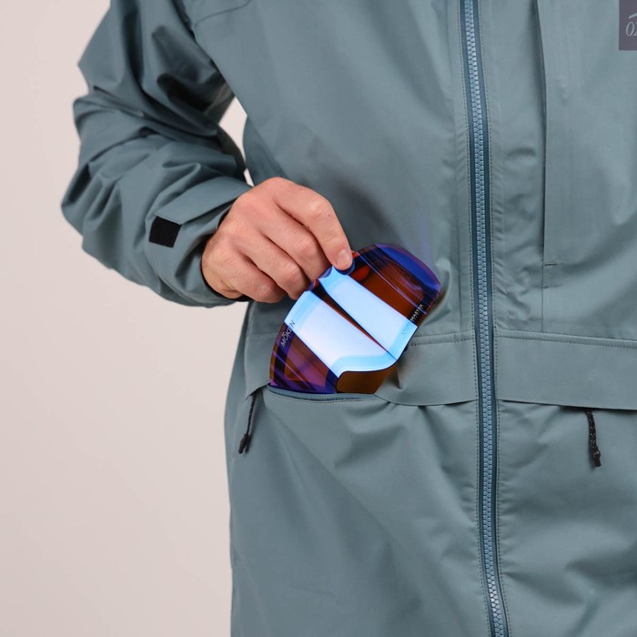 Oxbow Developed with our ambassadors, the SOULOR jacket meet the expectations of mountain lovers, on skis, a snowboard, with skins or an ice axe!! Recycled materials and European manufacturing for eco-responsibility, waterproof-breathable Sympatex® membrane, taped seams and durable water-repellent treatment for functionality. Everything is there ! Q2SOULOR