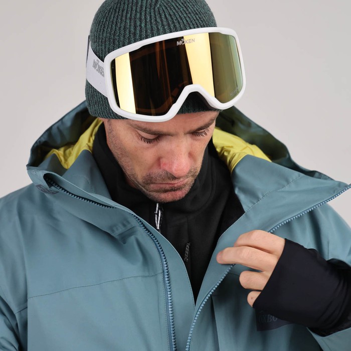 Oxbow Developed with our ambassadors, the SOULOR jacket meet the expectations of mountain lovers, on skis, a snowboard, with skins or an ice axe!! Recycled materials and European manufacturing for eco-responsibility, waterproof-breathable Sympatex® membrane, taped seams and durable water-repellent treatment for functionality. Everything is there ! Q2SOULOR