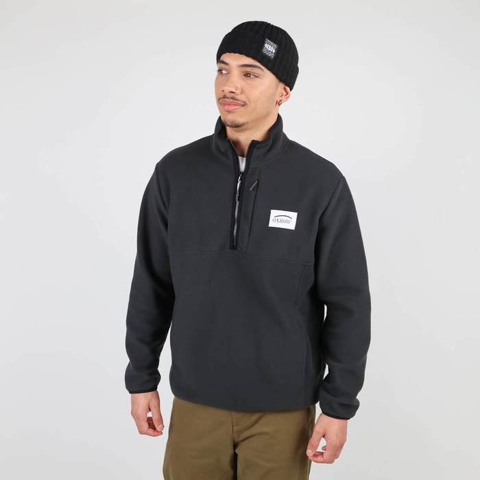 Oxbow Made in Portugal, the URSUYA fleece is made with recycled fabric and has a embossed logo on the back with our classic motto "STAY ALIVE".  P0URSUYA