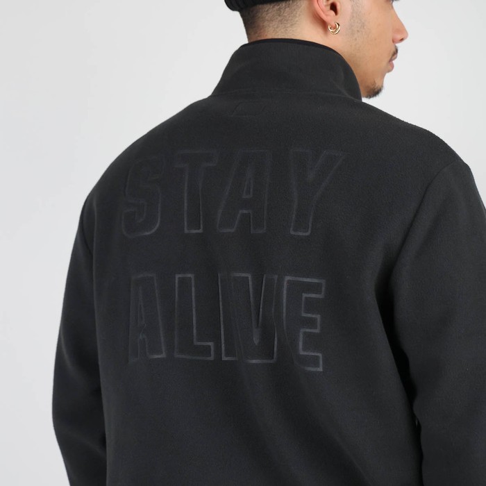 Oxbow Made in Portugal, the URSUYA fleece is made with recycled fabric and has a embossed logo on the back with our classic motto "STAY ALIVE".  P0URSUYA