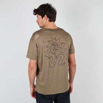 Oxbow The Tencel fiber of this t-shirt, made in Europe, will bring you comfort and fluidity. This natural fiber from wood pulp has breathable and anti-bacterial properties, in addition to being super soft. To try it is to adopt it. Q2ILHEOU
