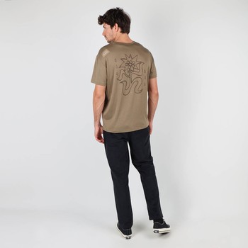 Oxbow The Tencel fiber of this t-shirt, made in Europe, will bring you comfort and fluidity. This natural fiber from wood pulp has breathable and anti-bacterial properties, in addition to being super soft. To try it is to adopt it. Q2ILHEOU