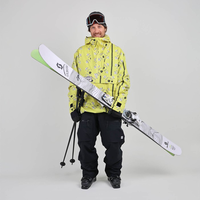 Oxbow This pop over technical jacket features the iconic Four Flowers print. The MARTIN jacket is made of recycled materials. European manufacturing for eco-responsibility, waterproof-breathable Sympatex® membrane, taped seams and durable water-repellent treatment for functionality. Everything is there ! Q2MARTIN