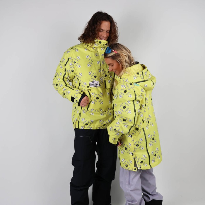 Oxbow This pop over technical jacket features the iconic Four Flowers print. The MARTIN jacket is made of recycled materials. European manufacturing for eco-responsibility, waterproof-breathable Sympatex® membrane, taped seams and durable water-repellent treatment for functionality. Everything is there ! Q2MARTIN