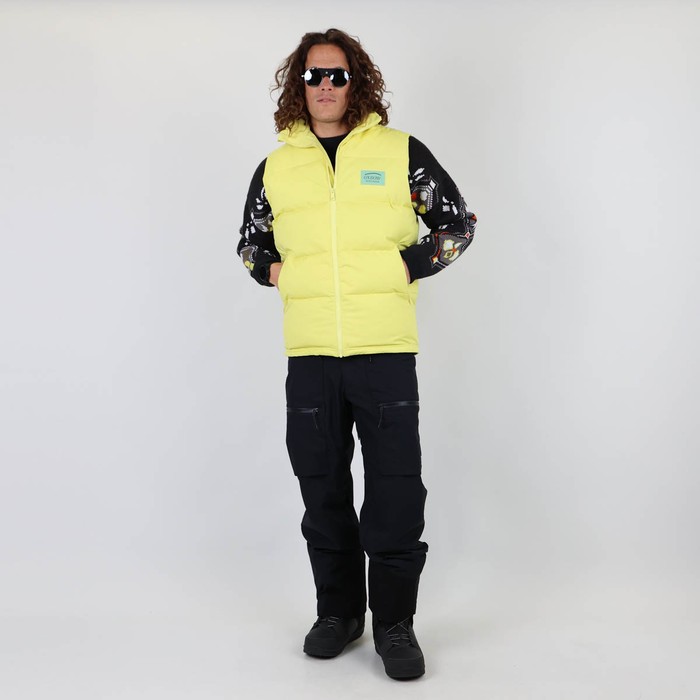 The Collector BYBEE sleeveless down jacket has a Sympatex® membrane and Primaloft® Thermoplume padding, recycled and made in France and Europe. It is inspired by the iconic jackets from the golden years of Oxbow. Q2BYBEE