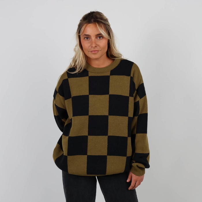 Knitted in the historic workshop in Castres, the double jacquard ALEXANDRE sweater takes up the vintage look of the emblematic pieces of Oxbow's golden age of the 90s. Q2ALEXANDRE