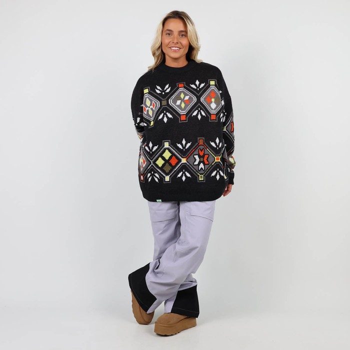 The POHOSNOW jumper takes up the codes of Oxbow jumpers from the 90s, and adds a touch of modernity thanks to its windproof lining, which will allow you to wear it all winter long, both inside and outside. And on top of that, it is made in France! Q2POHOSNOW