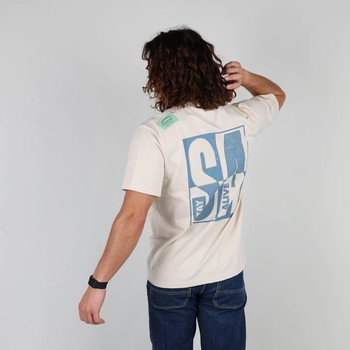 The iconic Oxbow t-shirt: made in France, a loose fit, a very heavy 290g jersey, the label on the shoulder, and an exclusive animation straight out of our archives. Q2FABRICE