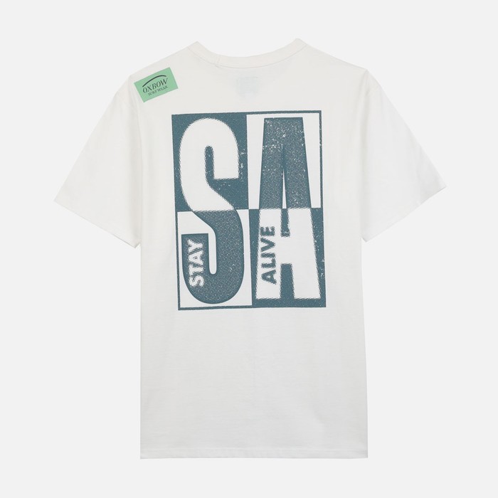 The iconic Oxbow t-shirt: made in France, a loose fit, a very heavy 290g jersey, the label on the shoulder, and an exclusive animation straight out of our archives. Q2FABRICE