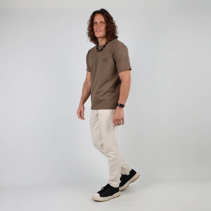 The iconic Oxbow t-shirt: made in France, a loose fit, a very heavy 290g jersey, the label on the shoulder, and an exclusive animation straight out of our archives. Q2ISABELLE