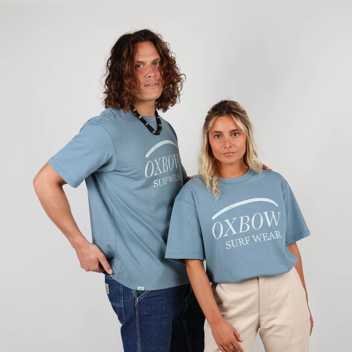 The iconic Oxbow t-shirt: made in France, an oversize fit, a very heavy 290g jersey, the label on the shoulder, and an exclusive animation straight out of our archives. Q2MATTHEW