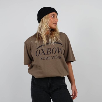 The iconic Oxbow t-shirt: made in France, an oversize fit, a very heavy 290g jersey, the label on the shoulder, and an exclusive animation straight out of our archives. Q2MATTHEW