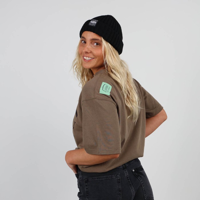 The iconic Oxbow t-shirt: made in France, an oversize fit, a very heavy 290g jersey, the label on the shoulder, and an exclusive animation straight out of our archives. Q2MATTHEW