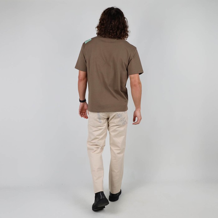 The iconic Oxbow t-shirt: made in France, an oversize fit, a very heavy 290g jersey, the label on the shoulder, and an exclusive animation straight out of our archives. Q2MATTHEW