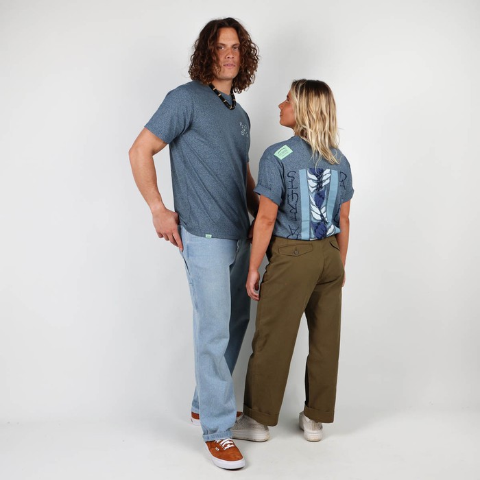 The iconic Oxbow t-shirt: made in France, the jaspé fabric, a loose fit, a very heavy jersey of 240grs, the label on the shoulder, and an exclusive animation straight out of our archives. Q2RAOUL