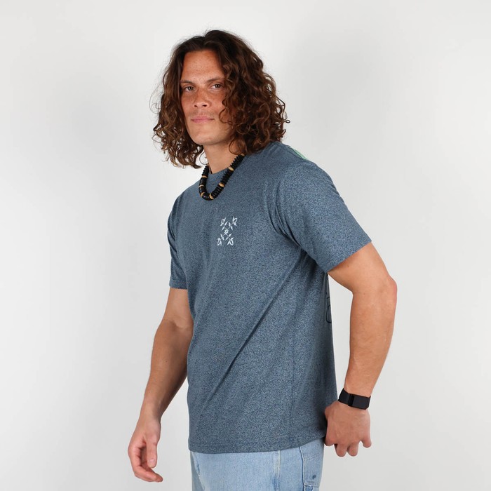 The iconic Oxbow t-shirt: made in France, the jaspé fabric, a loose fit, a very heavy jersey of 240grs, the label on the shoulder, and an exclusive animation straight out of our archives. Q2RAOUL