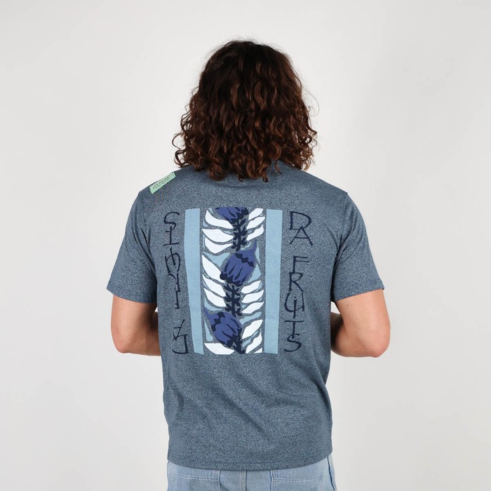 The iconic Oxbow t-shirt: made in France, the jaspé fabric, a loose fit, a very heavy jersey of 240grs, the label on the shoulder, and an exclusive animation straight out of our archives. Q2RAOUL