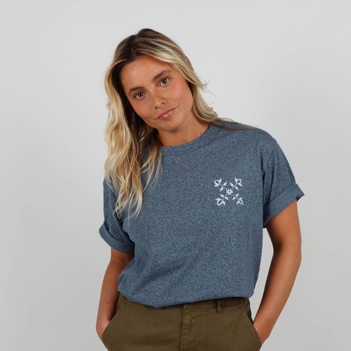 The iconic Oxbow t-shirt: made in France, the jaspé fabric, a loose fit, a very heavy jersey of 240grs, the label on the shoulder, and an exclusive animation straight out of our archives. Q2RAOUL