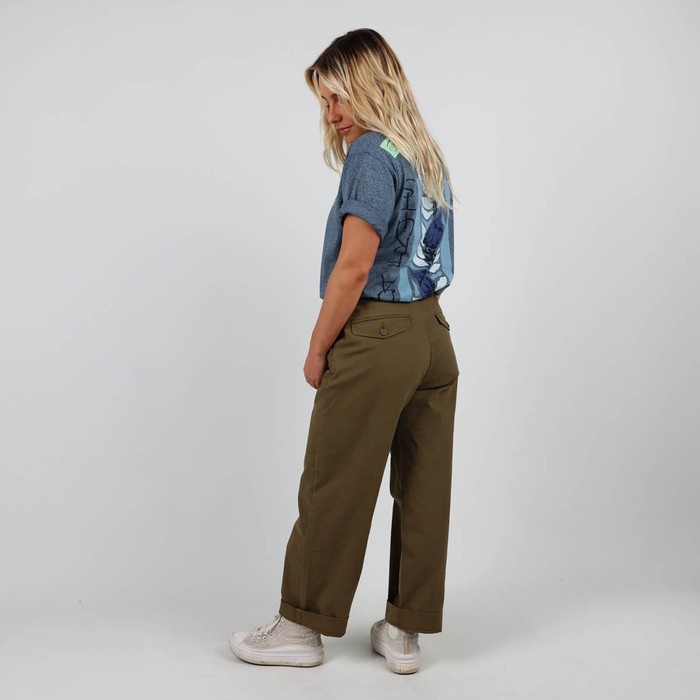 The iconic Oxbow t-shirt: made in France, the jaspé fabric, a loose fit, a very heavy jersey of 240grs, the label on the shoulder, and an exclusive animation straight out of our archives. Q2RAOUL