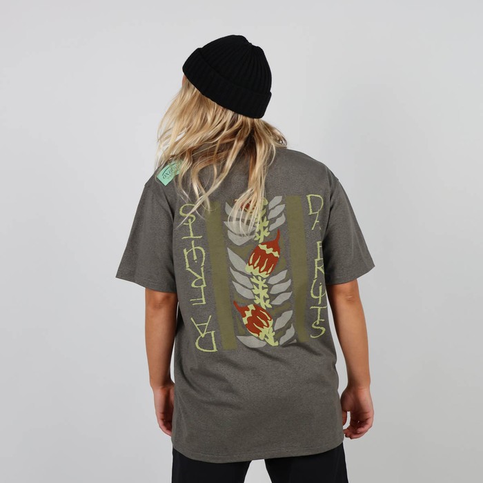 The iconic Oxbow t-shirt: made in France, the jaspé fabric, a loose fit, a very heavy jersey of 240grs, the label on the shoulder, and an exclusive animation straight out of our archives. Q2RAOUL