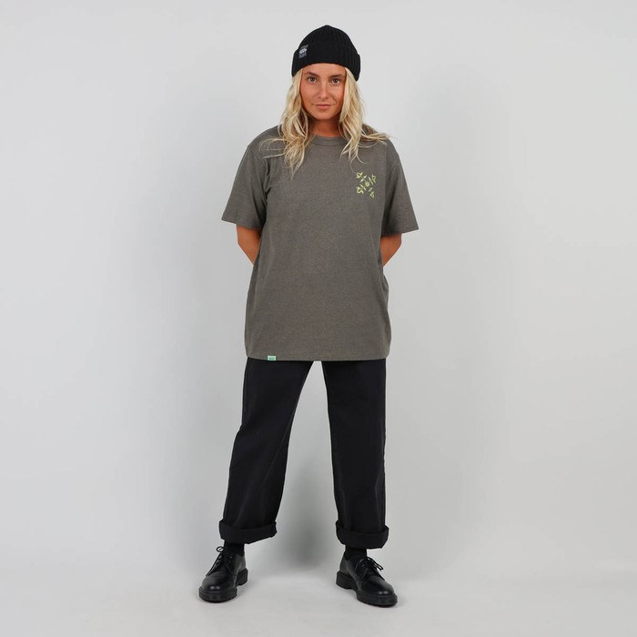 The iconic Oxbow t-shirt: made in France, the jaspé fabric, a loose fit, a very heavy jersey of 240grs, the label on the shoulder, and an exclusive animation straight out of our archives. Q2RAOUL