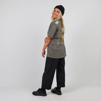The iconic Oxbow t-shirt: made in France, the jaspé fabric, a loose fit, a very heavy jersey of 240grs, the label on the shoulder, and an exclusive animation straight out of our archives. Q2RAOUL