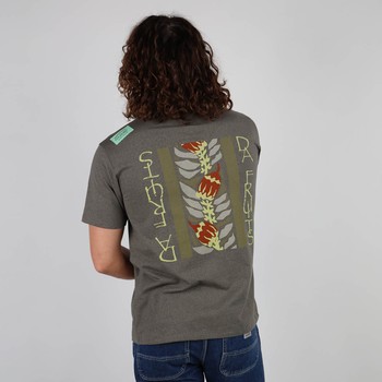 The iconic Oxbow t-shirt: made in France, the jaspé fabric, a loose fit, a very heavy jersey of 240grs, the label on the shoulder, and an exclusive animation straight out of our archives. Q2RAOUL