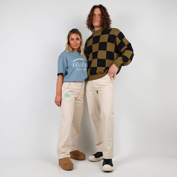 The VINCENT pants are made in France with a french twill fabric. Its vintage look is inspired by the DNA of Oxbow from the 90s. Q2VINCENT