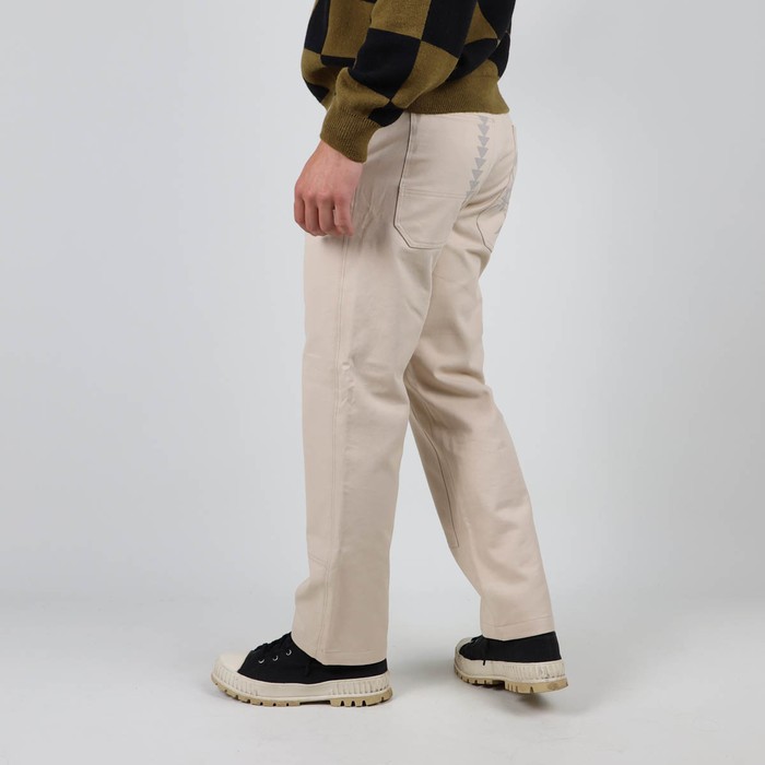 The VINCENT pants are made in France with a french twill fabric. Its vintage look is inspired by the DNA of Oxbow from the 90s. Q2VINCENT