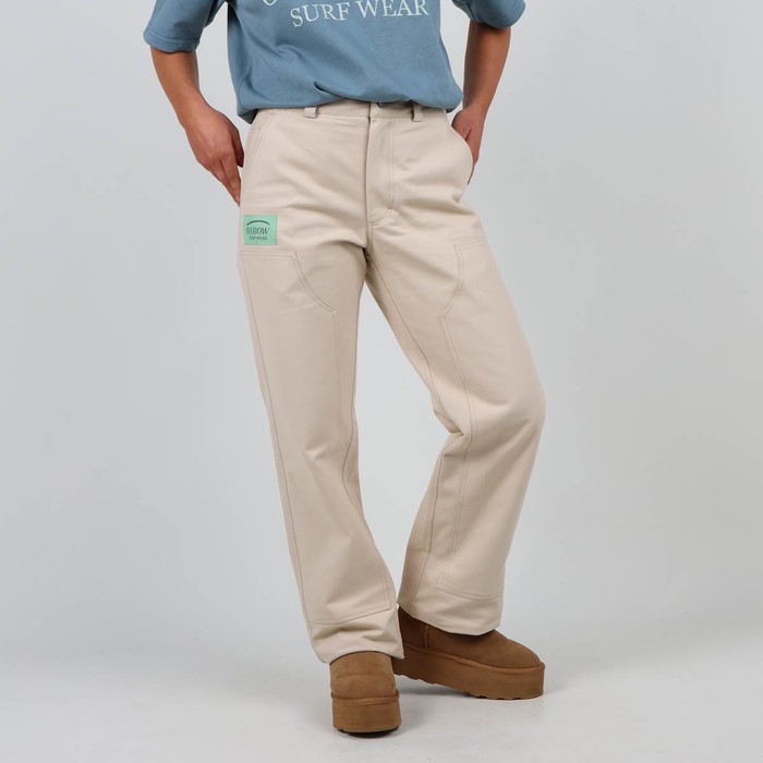 The VINCENT pants are made in France with a french twill fabric. Its vintage look is inspired by the DNA of Oxbow from the 90s. Q2VINCENT